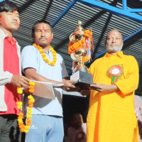 दाउरा बेचेर पढाइ खर्चको जोहो