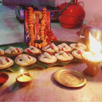 अमिरको स्वागतमा सडकमै सांस्कृतिक प्रस्तुति