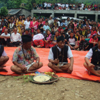 रेसुङ्गा चिनाउँदै चित्रकार