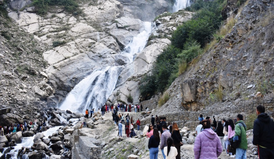 मुस्ताङ यात्राको आकर्षण रुप्से झरना (फोटो फिचर)