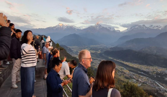 पोखरा भरिभराउः लामो बिदाले बढायो आन्तरिक पर्यटन
