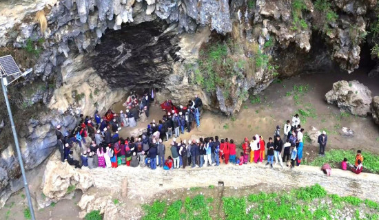 पर्यटकको पर्खाइमा नदैगुफा