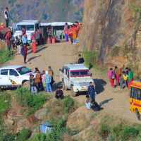 खुल्न थाले अवरुद्ध राजमार्ग