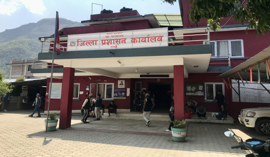 आँबुखैरेनी–मुग्लिङ सडक दुई घण्टा बन्द