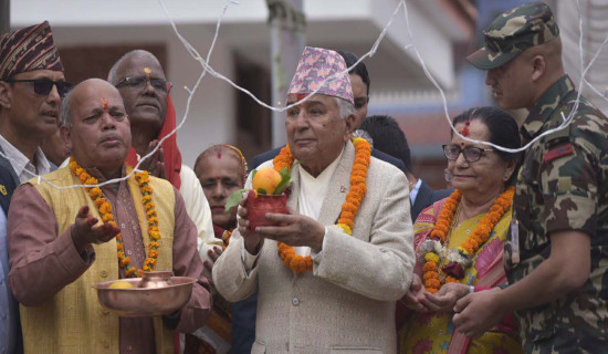 छठ पूजाका लागि राष्ट्रपति पौडेल गौरीघाटमा