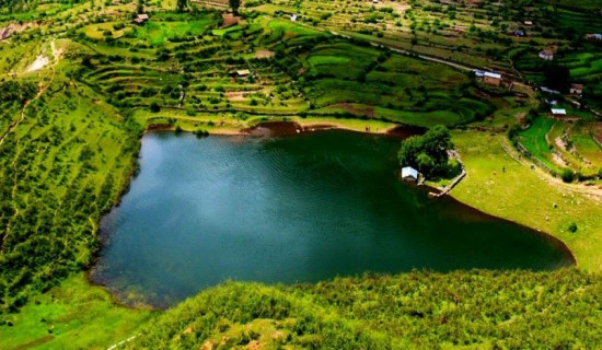 पर्यटक आकर्षित गर्दै छेडेदह ताल