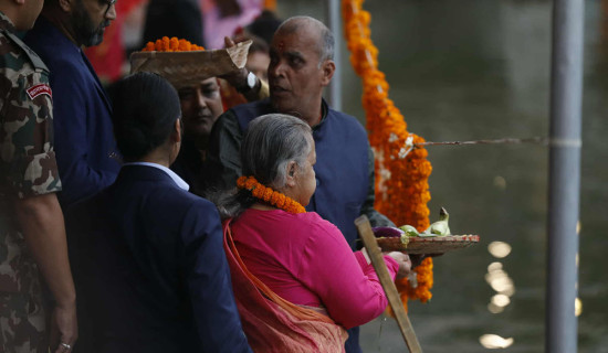 प्रधानमन्त्री कार्कीद्वारा कमलपोखरीमा छठ पूजा