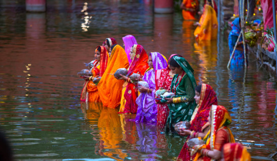 कमलपोखरीमा छठको पूजा (फोटो फिचर)