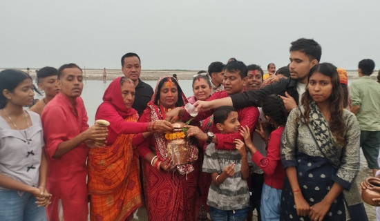 उदाउँदो सूर्यलाई अर्घ दिएर वराहक्षेत्रमा छठ पर्व सम्पन्न