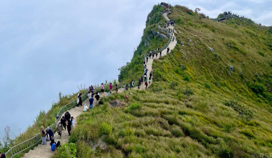 खोटाङमा डढेलो गाउँ पस्यो, एकै दिनमा १५ घर जले