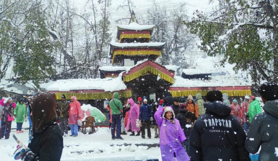 हिउँको घुम्टोमा मुक्तिनाथ मन्दिर
