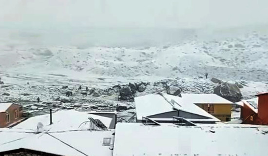 बाक्लो हिमपातले खुम्बुको जनजीवन प्रभावित