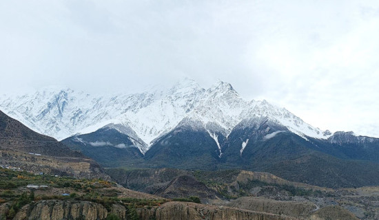 हिमपातपछिको नीलगिरि हिमाल