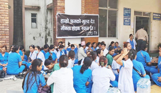प्यारामेडिक्सहरूले भने ‘श्रमको मूल्य देऊ’