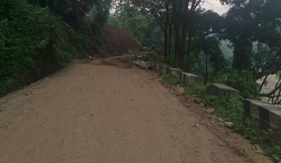 मेची राजमार्ग रातको समयमा बन्द