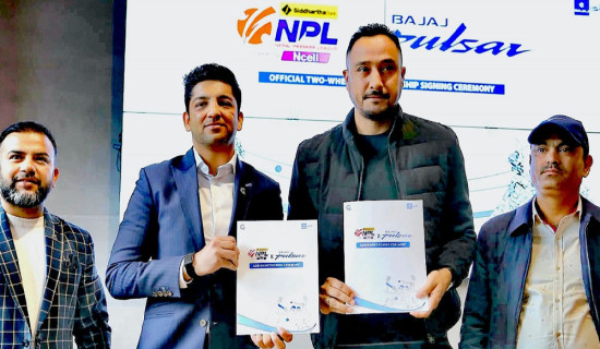 रेसुङ्गाले क्रिकेट खेलाडी सोमपाल र अर्जुनलाई सम्मान गर्दै