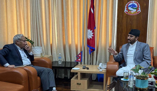 सञ्चारमन्त्री खरेलसँग भारतीय राजदूत श्रीवास्तवको शिष्टाचार भेट