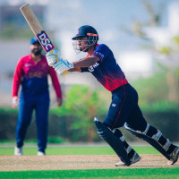 रेसुङ्गाले क्रिकेट खेलाडी सोमपाल र अर्जुनलाई सम्मान गर्दै