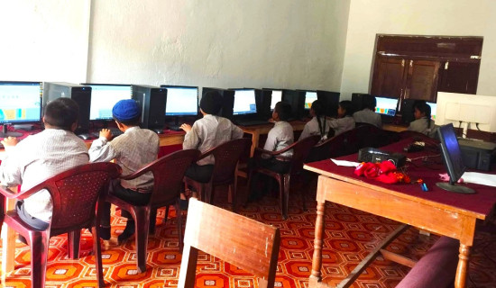 गाउँमै विद्यार्थी टिकाउन ‘प्रविधी मैत्री शिक्षा’