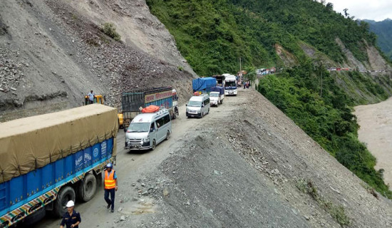 पहिरोले नारायणगढ–मुग्लिन सडक अवरुद्ध