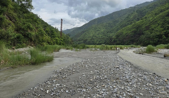 बाढी र पहिरोले धनकुटाका दुई सडक अवरुद्ध