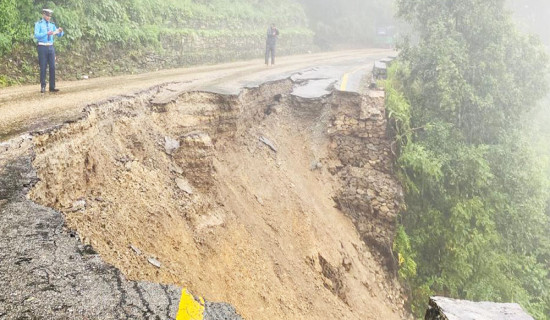 धनकुटाका मुख्य तीन राजमार्ग अवरुद्ध