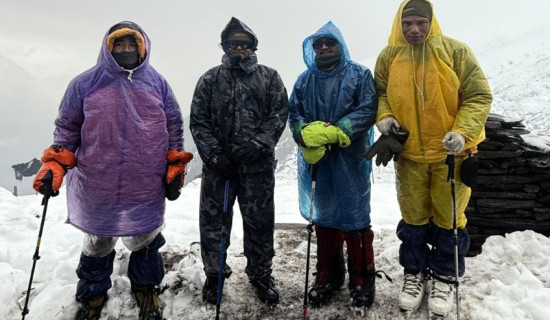 राउण्ड धवलागिरीमा अलपत्र १५ जना पर्यटकको उद्धार