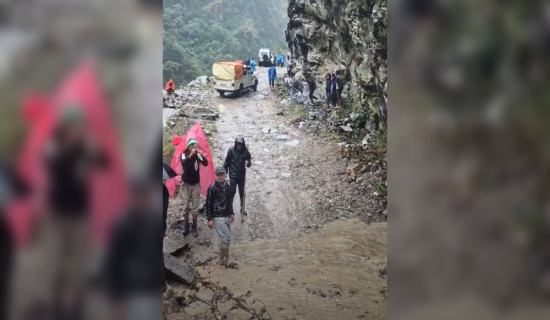 बेनीघाट-आरुघाट-लार्के सडक अवरुद्ध