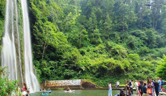 हराएकाे विमान खोजीका लागि नेपाली सेनाको हेलिकोप्टर सम्भावित क्षेत्रमा