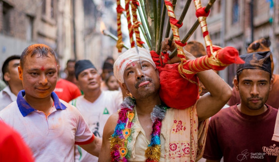 मध्यपुरथिमिमा आज राति भव्यरूपमा मनाइँदै छ जिब्रो छेड्ने जात्रा