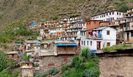 हिउँद लाग्न सुरु भएसँगै खाली हुनथाले गाउँबस्ती