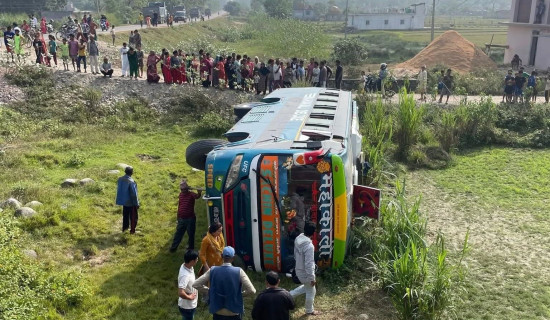 हरिबोधनी एकादशीका अवसरमा देवघाटधाममा दर्शनार्थीको घुइँचो