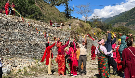 प्लाष्टिकजन्य फोहोरबाट सजावटका सामग्री