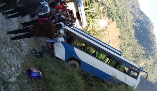 बाजुरामा बस दुर्घटना, ६ जना घाइते