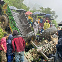राजीनामा दिँदै सुदूरपश्चिमका मुख्यमन्त्री