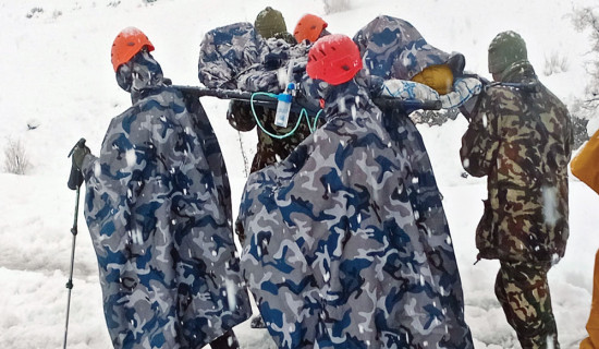 पर्यटकको उद्धार जारी