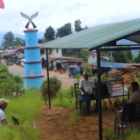 पूर्वप्रधानमन्त्री खनाल र नेम्वाङद्वारा मतदान