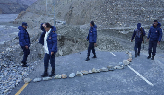 कालोपत्रे भएको सडक तीन महिनामा भत्कियो