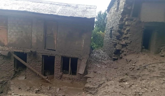 ढुङ्गा माटोसहितको लेदो पस्दा उत्तरी गोरखाका ५ घरमा क्षति