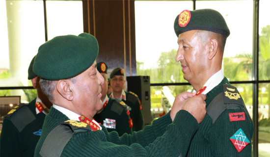 प्रधान सेनापतिद्वारा दर्ज्यानी चिन्ह प्रदान