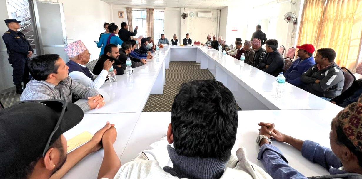 लोकमार्ग कालोपत्रेको माग गर्दै ध्यानाकर्षण