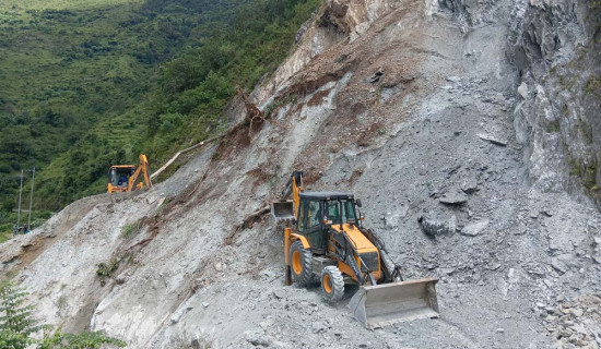 काम गर्दैनन् लोकमार्ग मर्मत गर्ने ठेकेदार