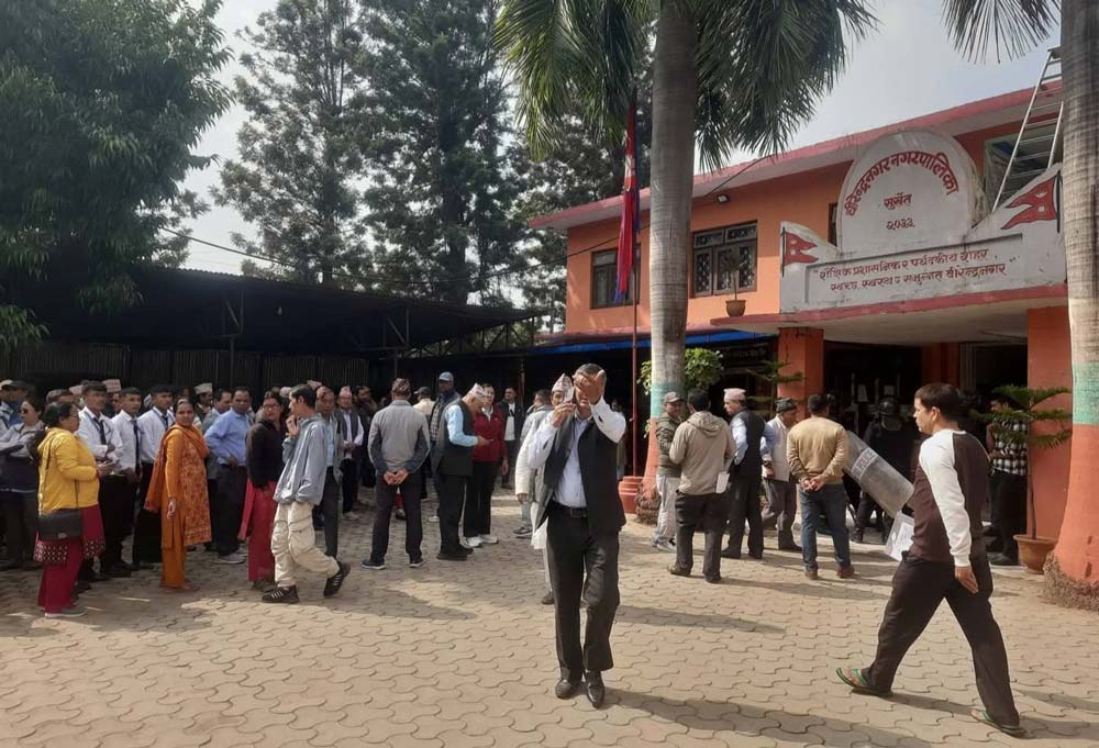 शिक्षक सरुवाको विरोधमा तालाबन्दी