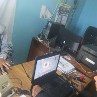 स्वास्थ्यकर्मीले नै बोकेर पु-याए सुत्केरीलाई घर