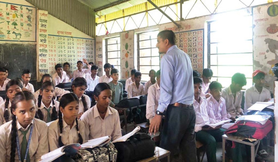 दृष्टिविहीन शिक्षकको सय किलोमिटरको सङ्घर्ष