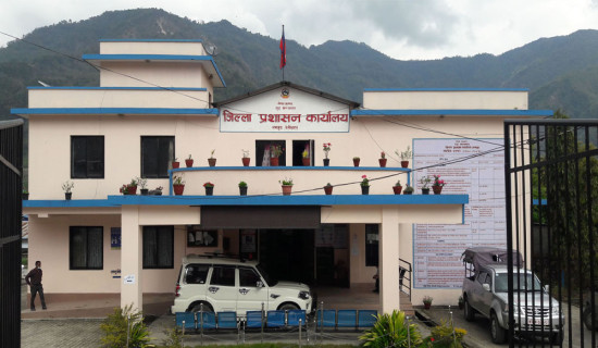 व्यवसायीलाई आकर्षित गर्दै ड्रागन फल