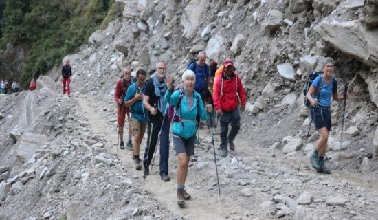 मौसम खुलेसँगै मनास्लु क्षेत्रमा पर्यटकको चहलपहल बढ्यो