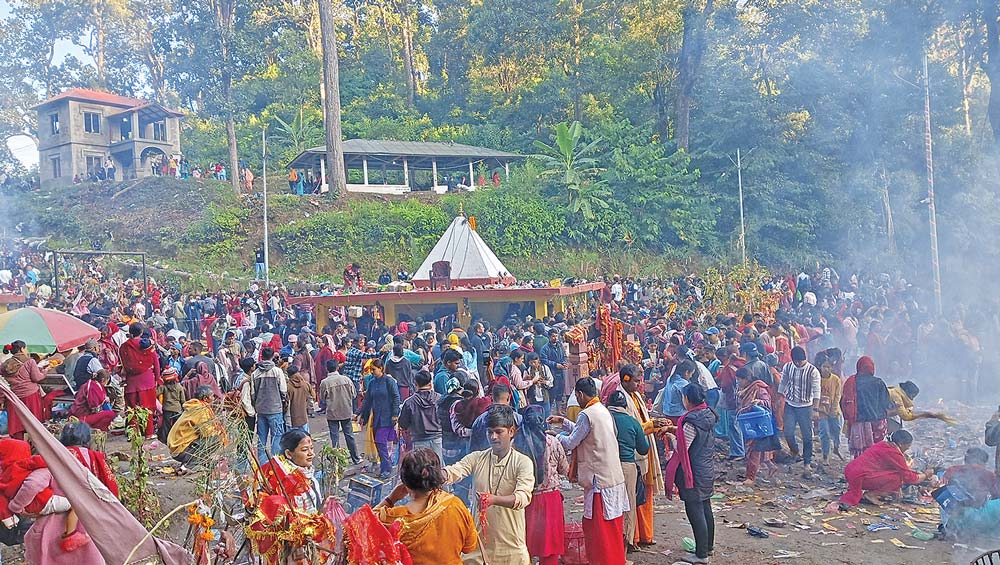 वर माग्न भक्तजनको भिड