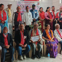 धार्चेका पहिरोपीडितलाई खाद्यान्न वितरण