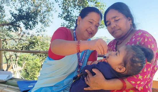 गुल्मीमा १५ हजार बालबालिकालाई भिटामिन ‘ए’ र जुकाको औषधी खुवाइँदै